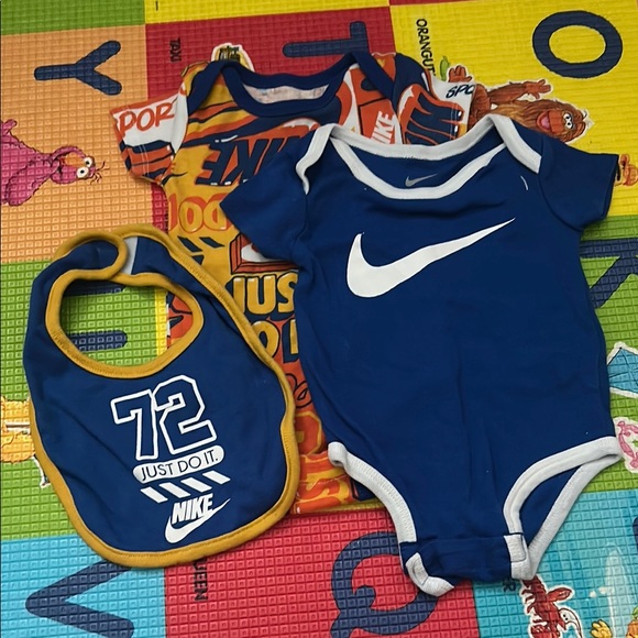 Nike Blue and Orange Baby Bib and 2 Bodysuits - Picture 1 of 1